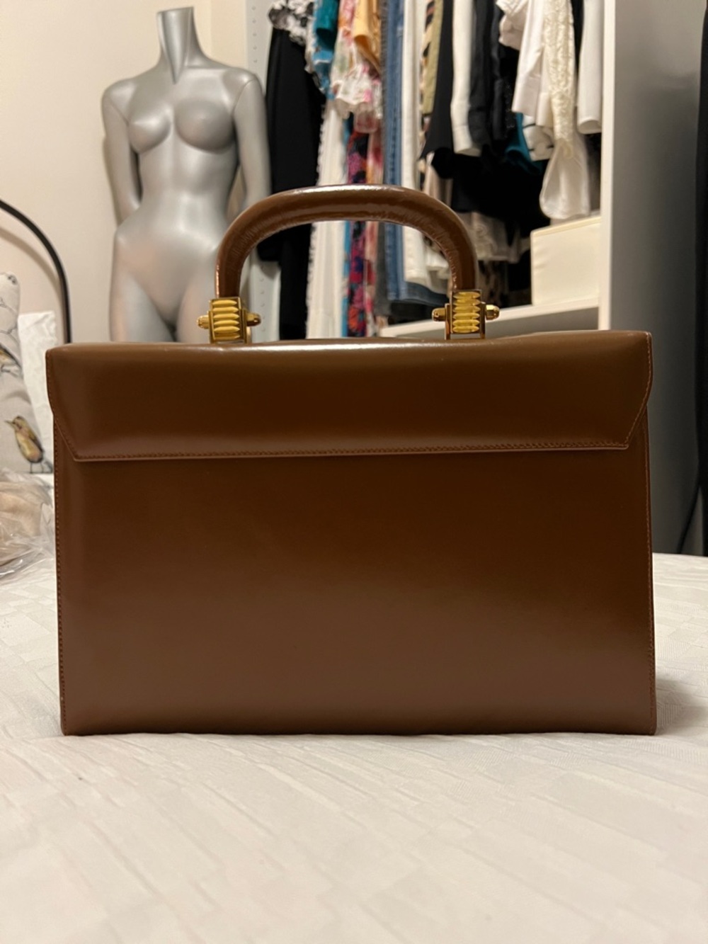 VINTAGE CLASSIC BROWN TOP HANDLE SATCHEL HANDBAG GOLD HARDWARE - Picture 2 of 10